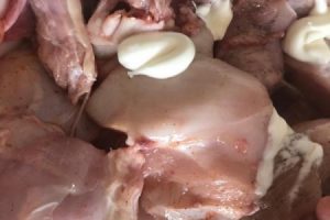 Рецепт: Запеченная курица с картошкой в трехлитровом балоне – В трёхлитровом баллоне.