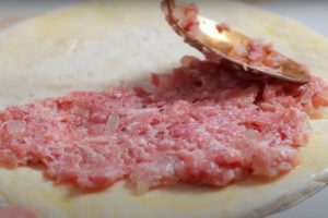 Все восторге от этого рецепта. Невероятно вкусные чебуреки из лаваша в духовке