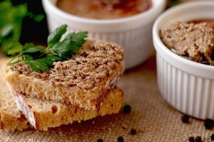 Запеченный паштет из куриной печени: деликатес, достойный праздничного стола