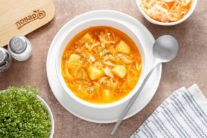 Щи из квашеной и свежей капусты