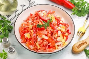 Cалат “Красное море” с крабовыми палочками