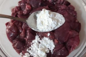 Рецепт: Салат из куриной печени и овощей – Нежнейший салатик, печень тает во рту!