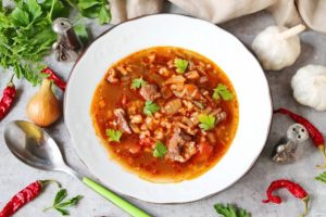 Классическое “Харчо” с солеными огурцами