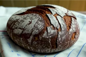 Черный хлеб на дрожжах