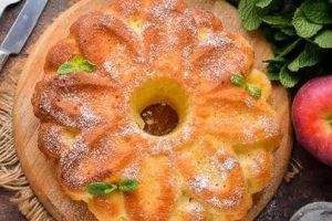Пышная шарлотка с яблоками в духовке простая