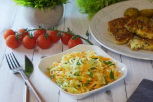 Салат из кольраби с морковью и огурцом