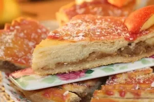 Мягкое яблочное пирожное с помадкой