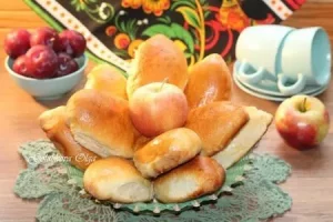 Пирожки печёные с яблоками и корицей