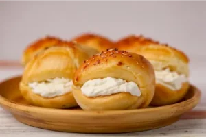 Рогалики со сгущенкой