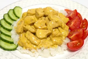 Карри с рисом вкусный и быстрый ужин из куриного филе