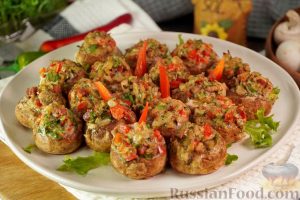 Фаршированные грибы с беконом и сладким перцем