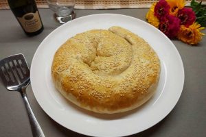 Пирог с курицей из слоеного теста