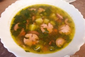Рецепт: Овощной суп с сосисками – и шпинатом