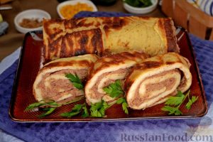 Рулет из блинного теста, с паштетом (в духовке)