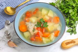 Уха из щуки с помидорами