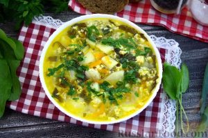 Овощной суп со щавелем и яйцами