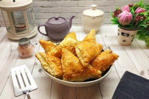Слойки с сыром и творогом