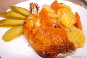 Рецепт: Куриные ножки запеченные с картошкой – в СВЧ
