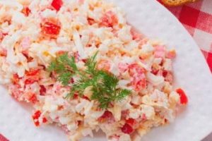 Крабовый салат классический