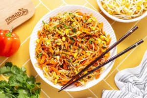 Салат из пророщенной сои по-корейски